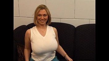 play The 30-year-old woman with big tits fucks his cock and likes to be fucked between the legs