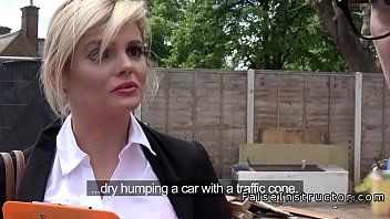 play De politieagent maakt na haar vrije tijd xnxx-films