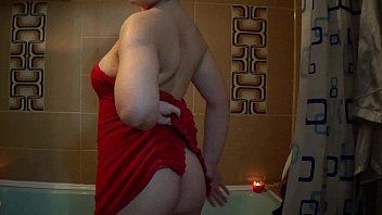 Filmed live when bathing in naked pussy
