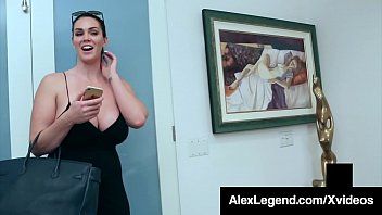 play Ele tem bunda grande que se move lindamente