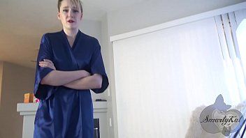 play La madre strofina il cazzo del ragazzo che si eccita e la scopa a fondo brutalmente
