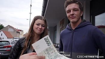 play Primeste 200 de euro de la acest mascul tarfar sa faca o partida de futai cu el