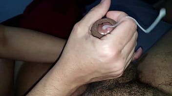 play Masajea las manos y los pies de una mujer que ama y quiere que le den mucho aceite.