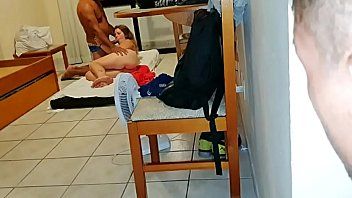 play Puta rubia con traseros grandes siendo follada por el coño por un hombre - melissa may