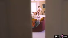 play MILF met grote tieten Dee Williams wordt ruw geneukt door stiefvader