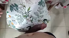 play MILF latina non può resistere a un grosso cazzo mentre cucina