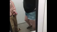 play Shellyseth e Smarien75 sorpresi a scopare nel camerino del Wall Mart - Parte 2