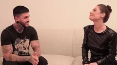 play Kleine brunette Emme White neukt en zuigt nieuweling met grote lul
