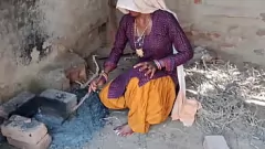 play Desi Bhabhis wilde Analsitzung: Sinnliche MILF in verführerischer Outfit